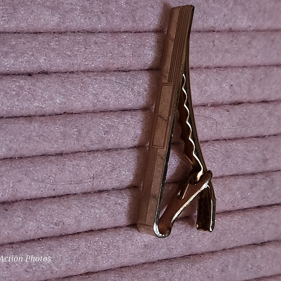 12k Gold Plated Money Clip. $140 capacity of $20 bills - Picture 2 of 4